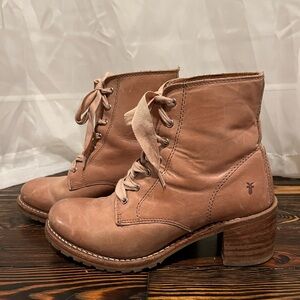 Frye shirt boots. Unique ribbon laces. Size 8. Gorgeous creamy beige color.